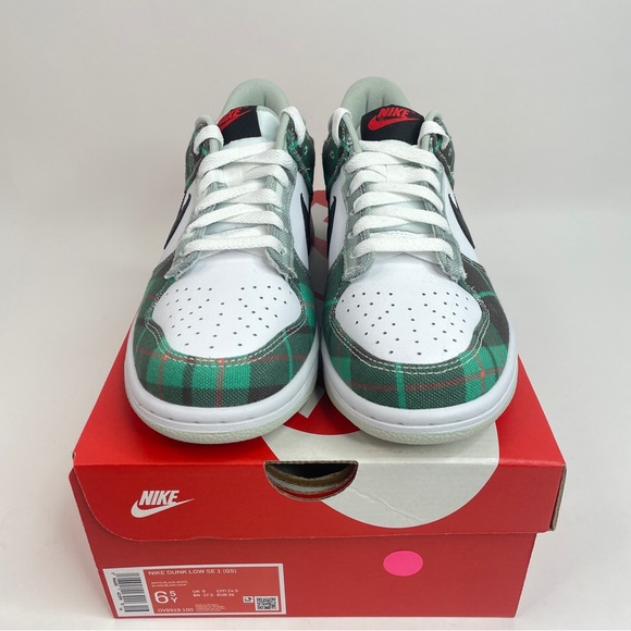 Nike Dunk Low GS SE 1 “Tartan Plaid” 2023 - Picture 2 of 4